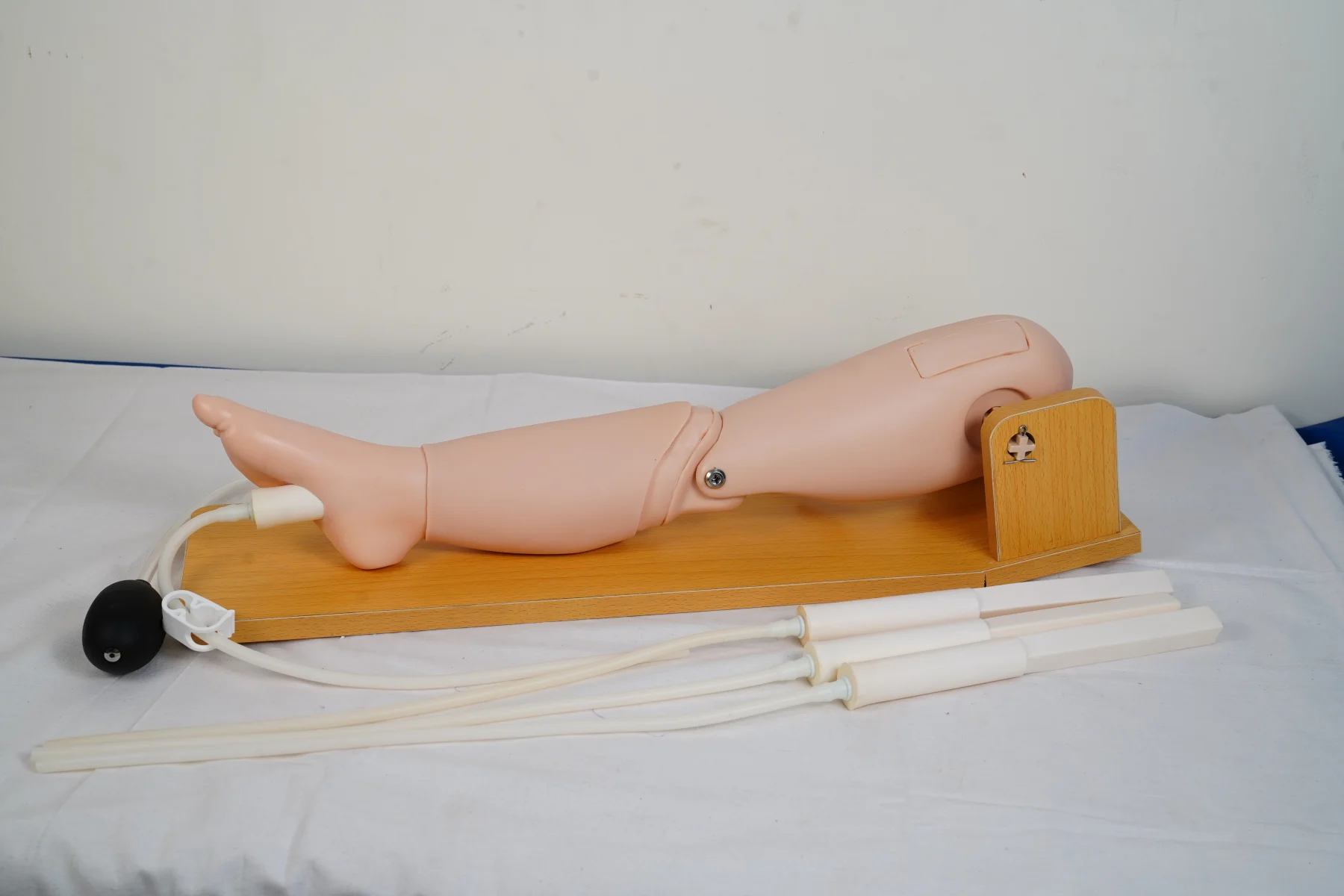 Child Bone Marrow Puncture and Femoral Venous Puncture Model thumbnail 3